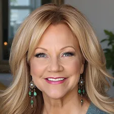 Rhonda Britten – Fearless Living headshot